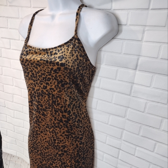 Forever 21 Leopard Cheetah Print Velvet Bodysuit Romper Pantsuit - Picture 3 of 6